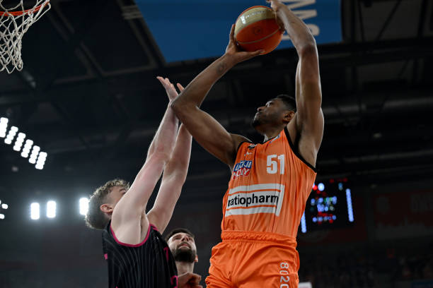 首发资格 首发资格